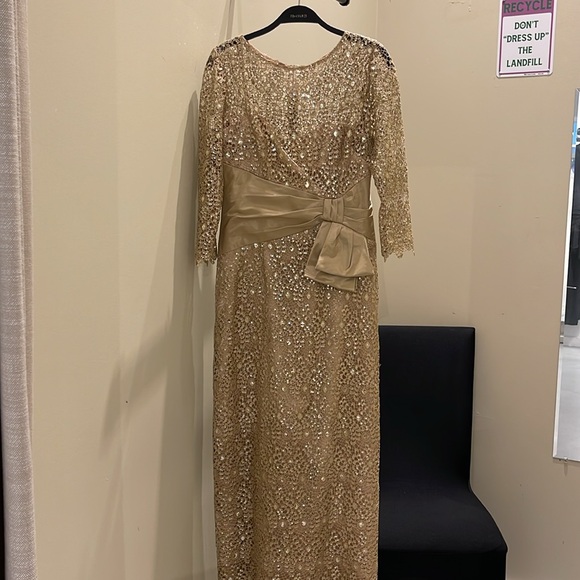 Rickie Freeman TERI JON Gown - Picture 9 of 17